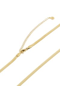 Collier en métal doré avec chaîne, comportant un bandeau flexible et lisse, doté d'un fermoir en homard et de maillons d'ajustement pour personnaliser la longueur.