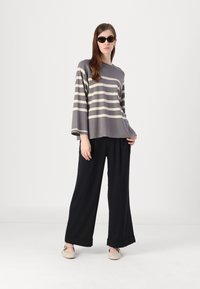 Noisy May NMFIFI O-NECK - Svetr - charcoal gray