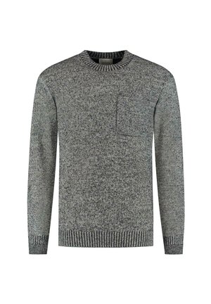 Pull en tricot gris clair avec un col rond, des manches longues, des poignets côtelés et une petite poche poitrine. Tissu texturé avec un motif moucheté.