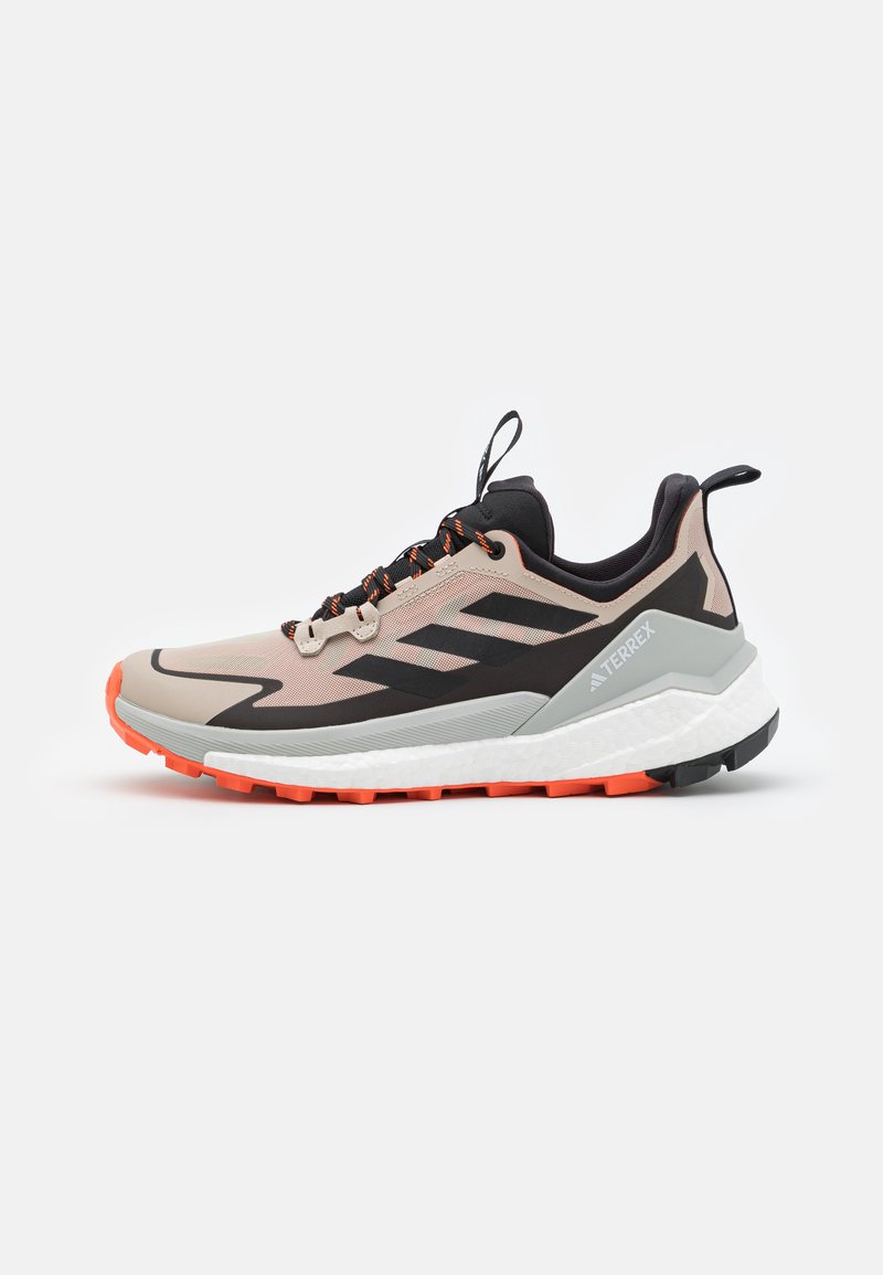 Adidas Terrex FREE LOW - Fjellsko - beige/core black/semi impact orange