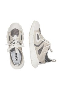 Beżowo-szare buty sportowe z siateczki z białymi akcentami. Zaokrąglony przód, teksturowane boki, sznurowane oraz gruba, amortyzowana podeszwa.