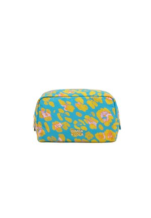 Bolsa de cosméticos rectangular turquesa con estampado abstracto de leopardo en amarillo y rosa y logo dorado "BIMBA Y LOLA" en el frente.