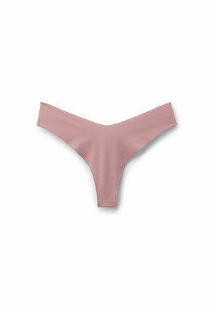Roze stringondergoed met een V-vormige voorkant, gemaakt van een gladde, rekbare stof. Biedt minimale bedekking en heeft geen zichtbare patronen of accenten.
