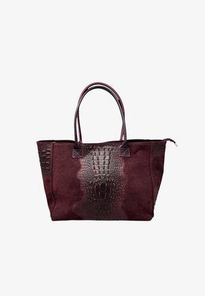 Bordeauxrode draagtas van suède met een voorzijde van krokodillenpatroonleer, voorzien van twee handvatten en een ritssluiting.