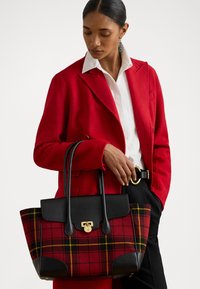 PLAID TWILL LARGE TANNER SATCHEL - Shopping bag - holiday tartan/black