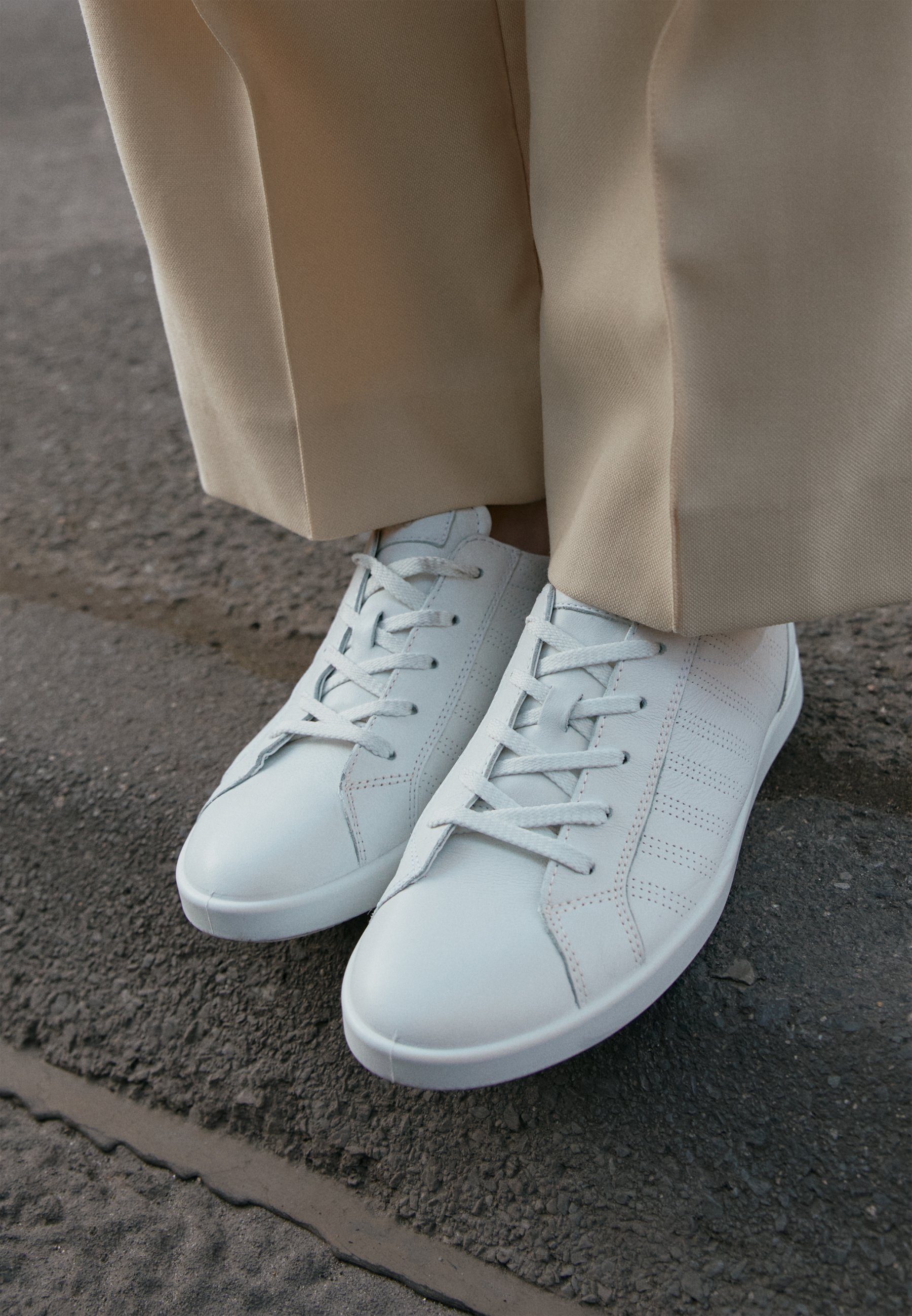 ecco leisure sneaker