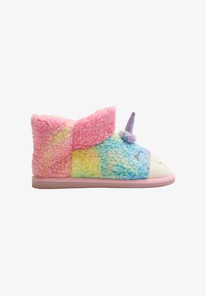 Zapatillas temáticas de unicornio coloridas con textura esponjosa, que presentan tonos pastel de rosa, amarillo y azul, y una punta suave y redondeada.