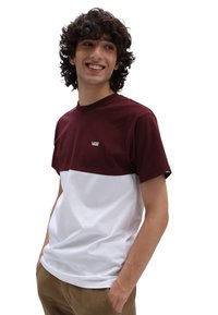 Burgundy and white color-blocked T-shirt made of cotton. Features a round neck and small logo on the chest. Casual fit with short sleeves.