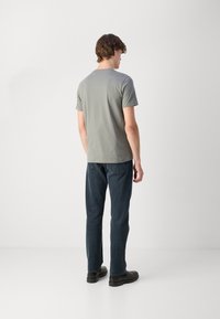 BOSS THINKING - T-shirts med print - open grey