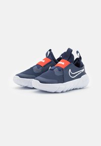 Nike Performance FLEX RUNNER 2 UNISEX - Scarpe da corsa su strada - midnight navy/white/picante red