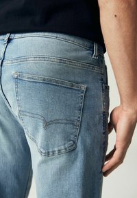 Next MOTION FLEX STRETCH - Jeans a sigaretta - blue light