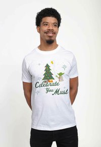 Star Wars STAR WARS: CLASSIC CELEBRATE YOU MUST UNISEX - Camiseta estampada - white