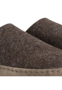 Travelin GETHOME - Slippers - brown