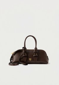 Καφέ δερμάτινη τσάντα χειρός με διπλές χειρολαβές, χρυσές μεταλλικές λεπτομέρειες και αποσπώμενο λουράκι. Διαθέτει ραμμένα διακοσμητικά στοιχεία και διακοσμητικό λογότυπο.