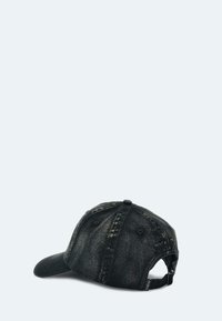 Guess Nokkmüts - schwarz