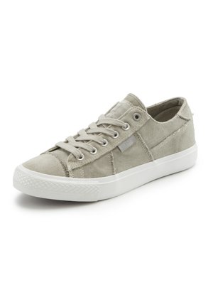 Hellgrauer Low-Top Canvas-Sneaker mit weißer Gummisohle und Schnürsenkeln, Metallösen und sichtbaren Nähten.