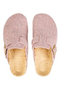 Sabots en feutre rose avec doublure en fourrure et accent de boucle. Bout rond et design à enfiler pour le confort et la facilité d'utilisation.