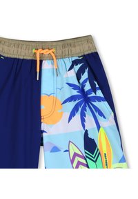 Μαγιό με μικτό σχέδιο: ύφασμα σε σκούρο μπλε και ανοιχτό μπλε με λουλουδάτα μοτίβα, ελαστική μέση και πορτοκαλί κορδόνι.