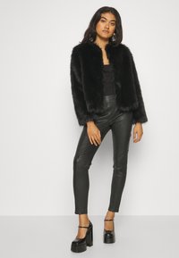 Pepe Jeans VIRGINIE - Usnjene hlače - black
