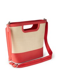 Borsa tote rossa e beige con corpo in tessuto testurizzato, dettagli rossi lisci, manico superiore e tracolla regolabile. Forma rettangolare semplice.