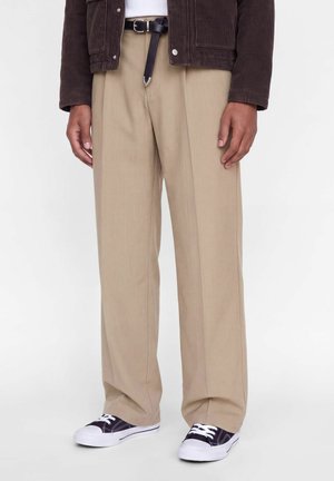 Jack & Jones, LOOSE-FIT PANTS STRAIGHT FIT LOOSE-FIT PANTS - Pantalon classique - plaza taupe