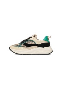 Baskets chunky avec une tige en cuir beige, des accents à imprimé animal, des sections en daim teal et noir, et une épaisse semelle en caoutchouc blanc.