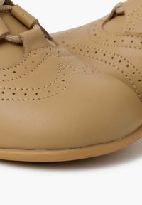 Pisamonas INGLESITOS INGLESA - Botine cu șireturi - beige