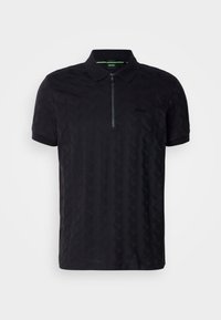 Melns polo krekls, izgatavots no teksturēta auduma, ar rāvējslēdzēja apkakli, īsām piedurknēm un ģeometrisku rakstu. Uz krūšu daļas redzams logotips.