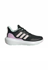 Scarpa sportiva nera con una tomaia in mesh testurizzato, dettagli rosa e lavanda, tre righe bianche e una suola spessa bianca etichettata "CLOUDFOAM."