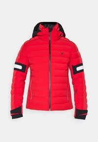 Rote gepolsterte Jacke mit schwarzer Kapuze, ausgestattet mit einem Reißverschluss, gerippten Handgelenkabschlüssen und weißen Akzentstreifen an den Ärmeln. Logo auf der Brust.
