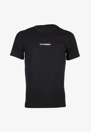 Zwarte T-shirt met korte mouwen en ronde hals, met "LES HOMMES" in witte letters centraal op de borst gedrukt.