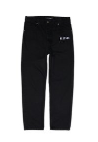Svarta denimjeans med rak passform, med en vit framside-logga "PEGADOR", fem fickor och metallaccenter.