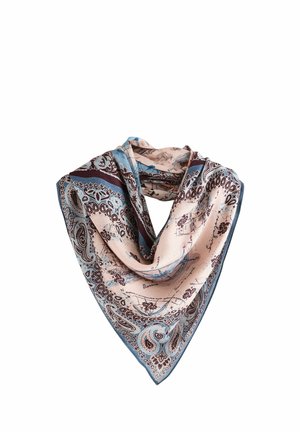 Foulard carré avec motifs paisley et carte en bleu, beige et marron, plié en diagonale avec un drapé de tissu doux.
