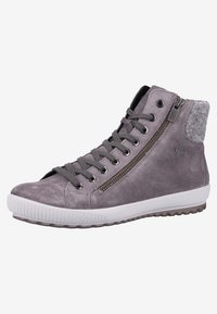 Szare zamszowe sneakersy za kostkę z czarnymi sznurowadłami, bocznym zamkiem błyskawicznym, wyściełanym kołnierzem oraz białą gumową podeszwą z teksturowanym bieżnikiem.