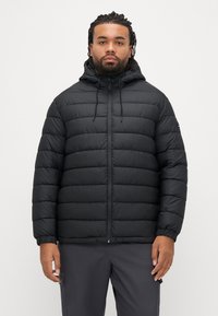 Schwarze Stepp-Winterjacke mit Kapuze, mit gesteppter Optik, elastischen Bündchen und Kordelzugverschluss. Hergestellt aus leichtem, wasserabweisendem Material.