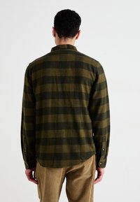 Lee CLEAN WESTERN - Cămașă - army green