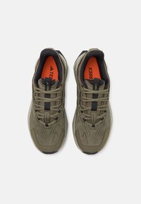 Adidas Terrex TRAILMAKER 2 LEA - Vaelluskengät - olive strata/silver pebble