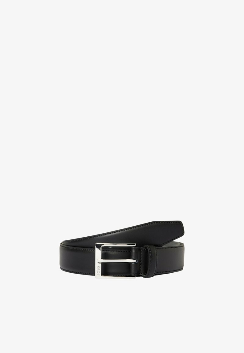 Ceinture en cuir noir avec une finition lisse, dotée d'une boucle en métal argenté. Le design est minimaliste avec des lignes épurées et des coutures discrètes.