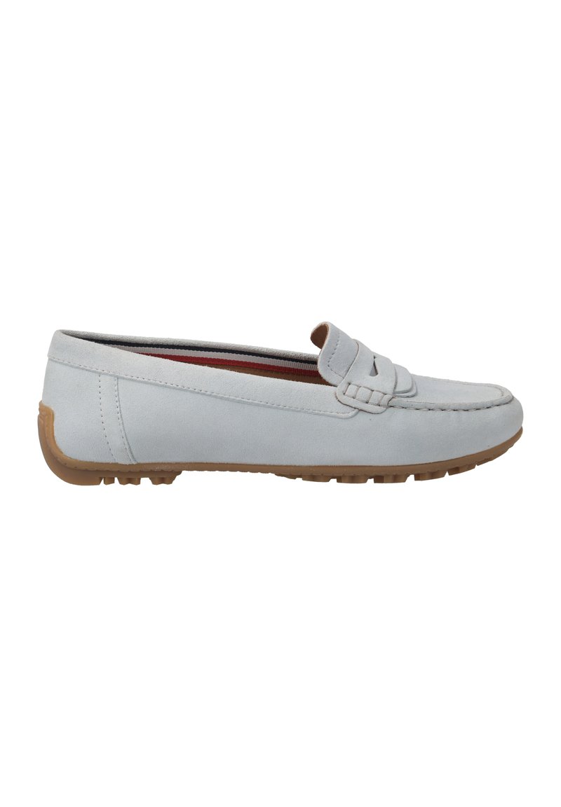 Hellblaue Wildlederschlüpfschuhe mit strukturiertem Obermaterial, dekorativer Stickerei und einer kontrastierenden, braunen Gummisohle. Flaches und niedriges Design.