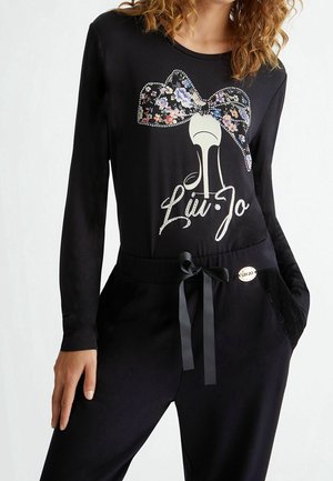 Long sleeved top - black