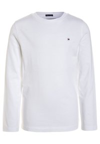 T-shirt bianco a maniche lunghe realizzato in cotone biologico. Presenta un collo rotondo e un piccolo logo in evidenza sul petto. Tessuto liscio, vestibilità classica.