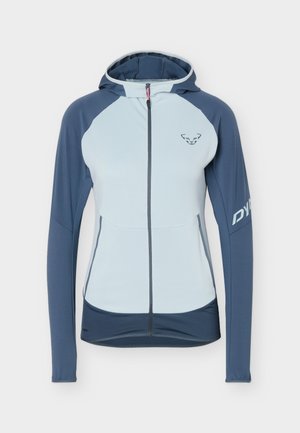 Chaqueta con capucha para mujer en azul claro y azul oscuro con cremallera, mangas largas y logo en el pecho y el brazo izquierdo.