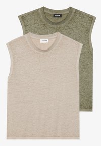 Unselected, forest night/desert taupe
