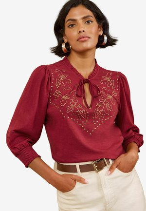 Love & Roses, STUDDED EMBROIDERED YOKE 3/4 SLEEVE TOP - Bluse - rust brown