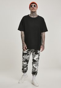 Urban Classics Jednoduché tričko - black