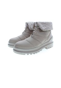 Stivali impermeabili beige realizzati in materiali sintetici, dotati di colletto imbottito, sistema di allacciatura e suola robusta con trazione.