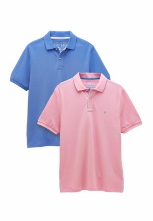 Tricouri polo cu mâneci scurte, albastre și roz, cu gulere și deschidere cu două nasturi, design simplu cu un logo mic brodat pe piept.