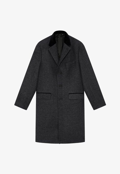 Uldblanding frakk i mørkegrå hættefiskemønster, med en sort fløjelskrave, to forlommer og tre knapper nedad foran.