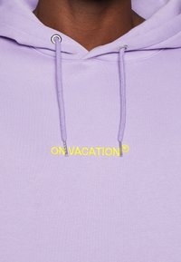 On Vacation Felpa con cappuccio - lilac