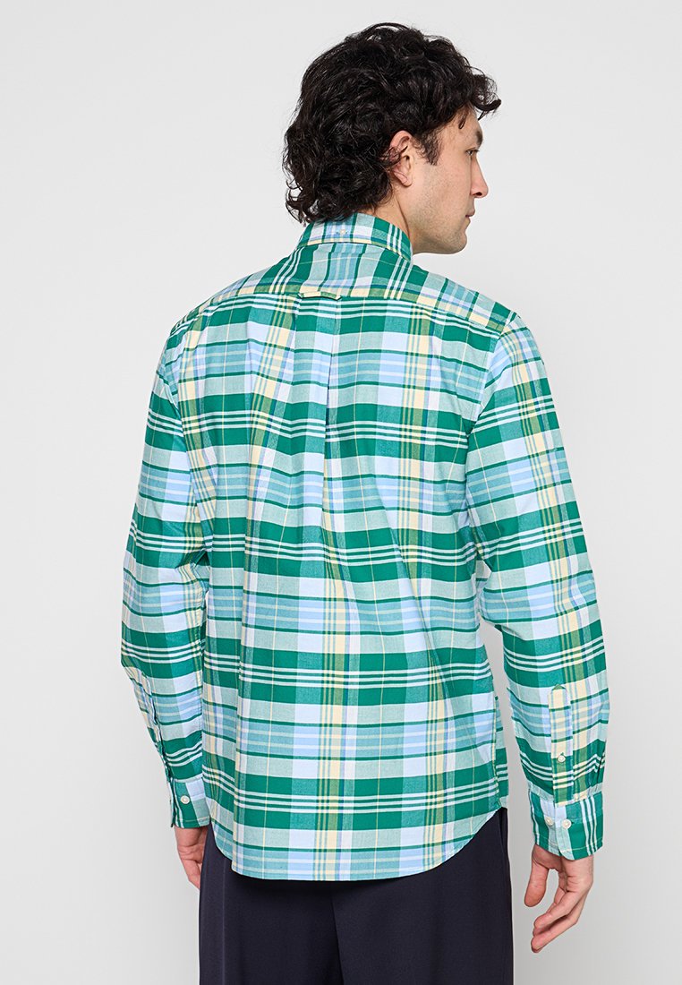 REGULAR FIT